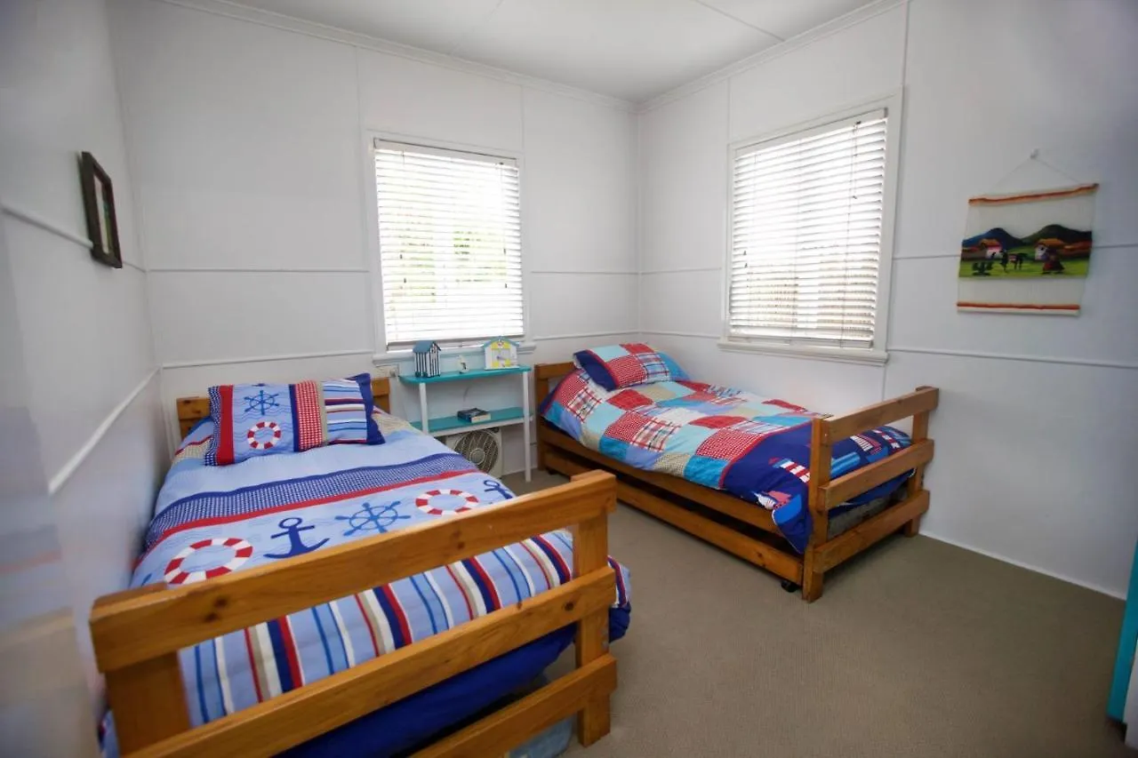 23 Bryce St Moffat Beach Caloundra Holiday home